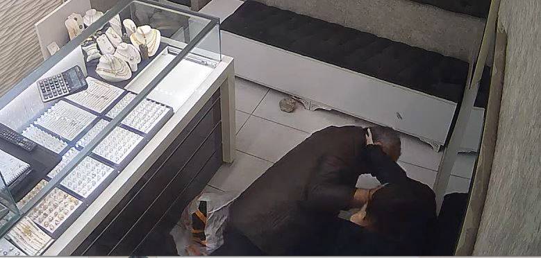 Kuyumcu soymaya çalışan banka çalışanı, olayın sebebini anlattı 4